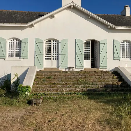 Grande Maison Face à L'océan